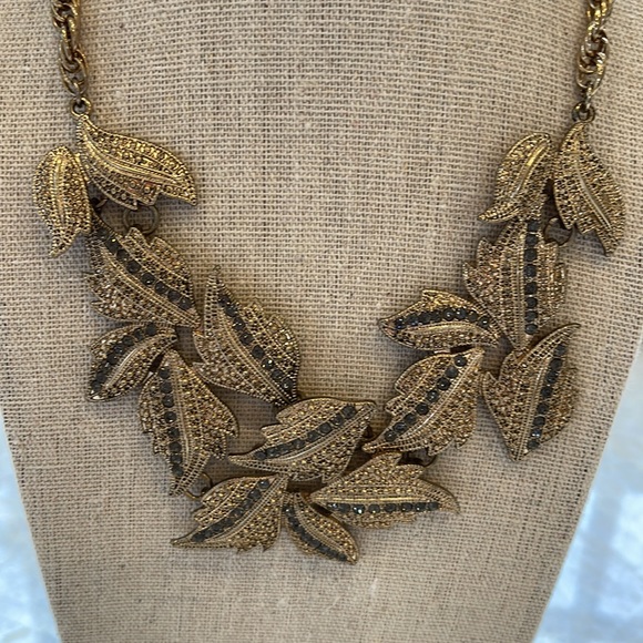 Gray Marcasite and gold tone necklace - Picture 6 of 9